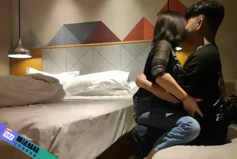 約炮極品美女 伸進內褲摸逼 妹子呻吟連連妞夠騷 抽插操的很盡興 多種姿勢換著操-第1张图片-91黑料网 約炮極品美女 伸進內褲摸逼 妹子呻吟連連妞夠騷 抽插操的很盡興 多種姿勢換著操-第1张图片-91黑料网