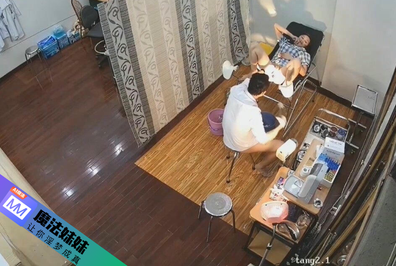 内射系列 - 私人婦科診所男醫生偷情女患者，內射後害怕在檢查一遍BB-第1张图片-91黑料网